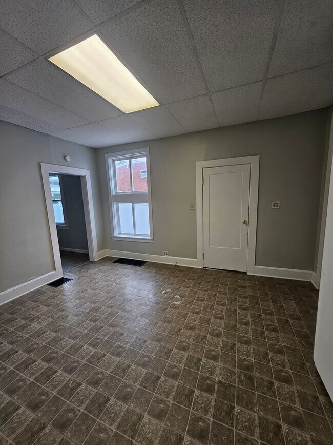 Building Photo - 4bed/2bath house  (EHA APPROVED)