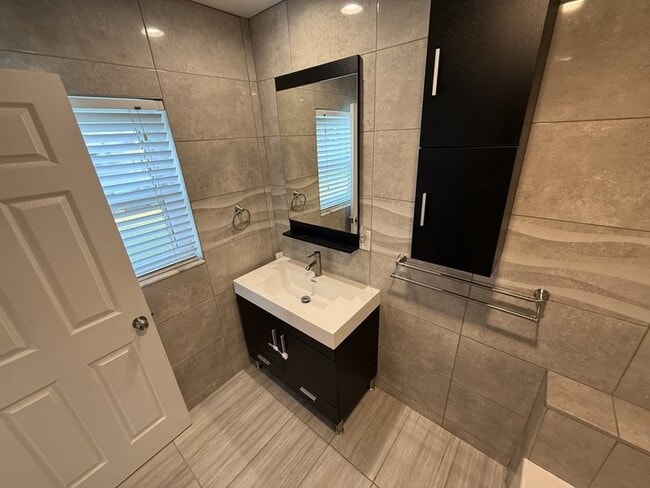 Building Photo - 216 Rippling Ln