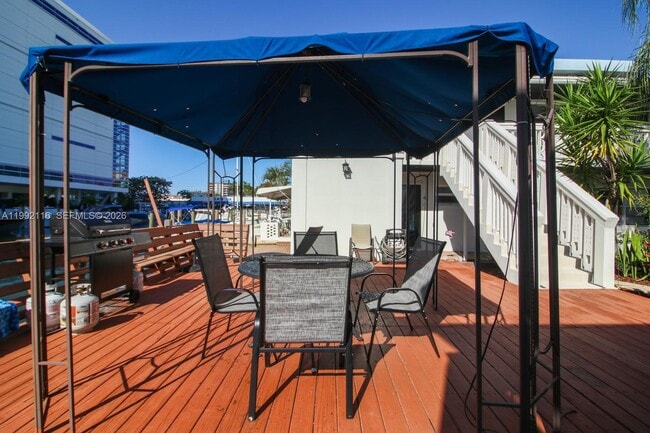 Building Photo - 1440 SE 15th St