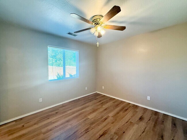 Building Photo - 821 Village Cir