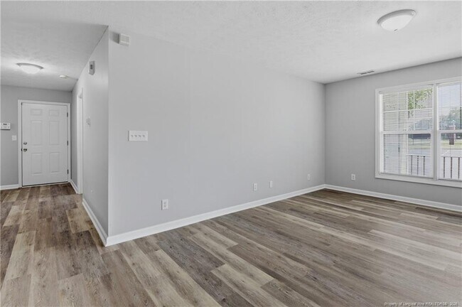 Building Photo - 401 Meadowland Ct