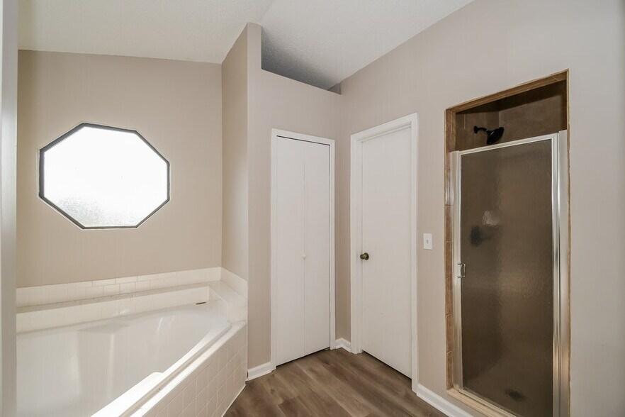 Building Photo - 8155 Pineverde Ln