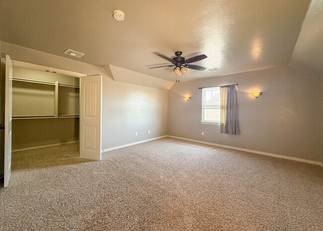 Building Photo - 5 Bedrooms | 3 Bathrooms | 2 Car Garage | Moore Schools