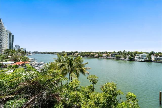 Building Photo - 5640 Collins Ave