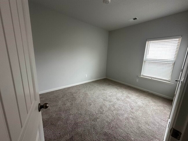 Building Photo - 90 Creek Fall Dr