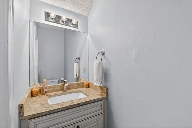 Building Photo - 5015 Palmbrooke Cir