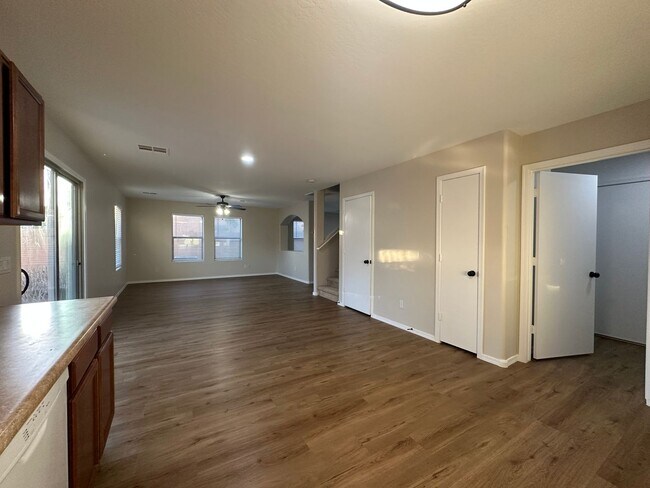 Building Photo - San Tan Valley, 4 bed, 2.5 bath, huge loft, 2300 sqft, 3 car garage