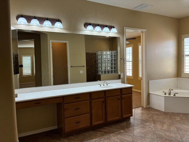 Building Photo - 20973 W Cora Vista