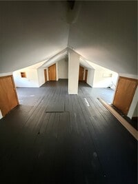 Building Photo - 54 Crest St