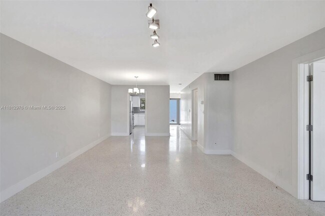 Building Photo - 2190 NE 51st Ct