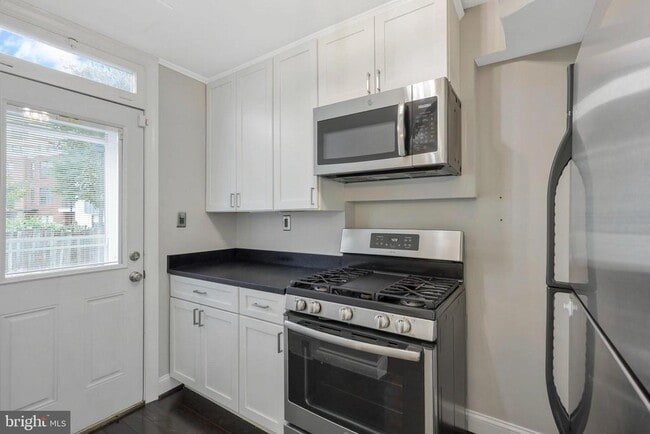 Building Photo - 3030 Manning St