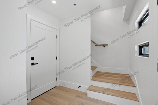 Building Photo - 4520 Cabell Dr