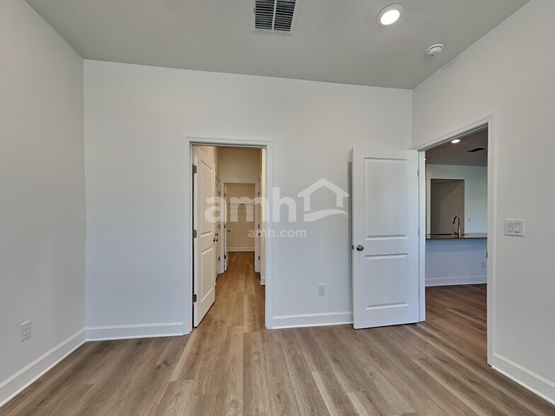 Building Photo - 37703 Dusty Saddle Ln