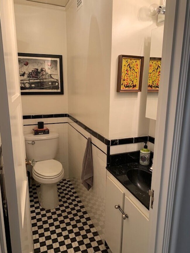 Building Photo - Pacific Heights: Unfurnished 4th Floor Apt w/ Optional Garage Parking & Shared Roof Deck Availabl...