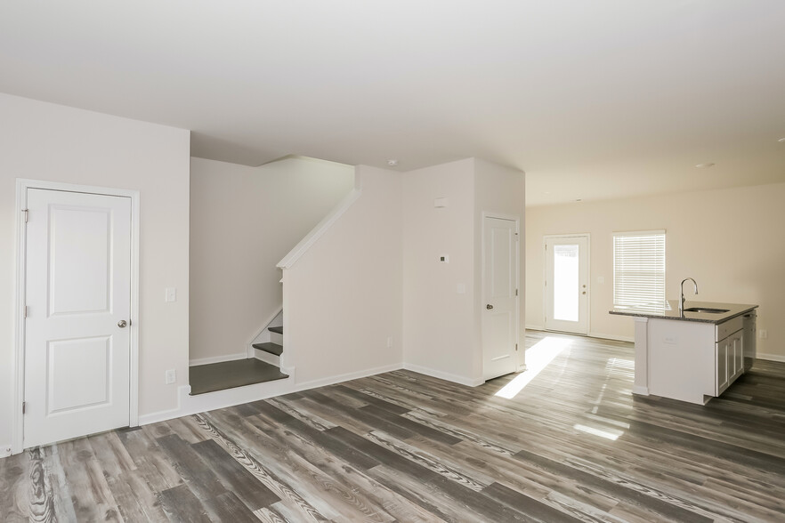 Building Photo - 104 Dogwood Village Trl