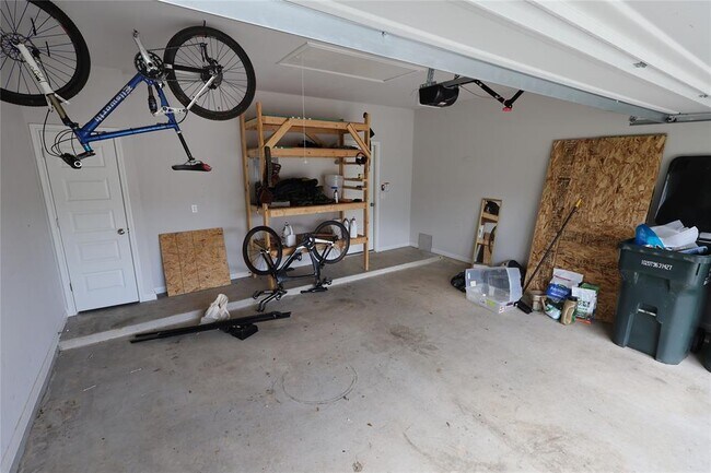 Building Photo - 821 Olive Creek Dr