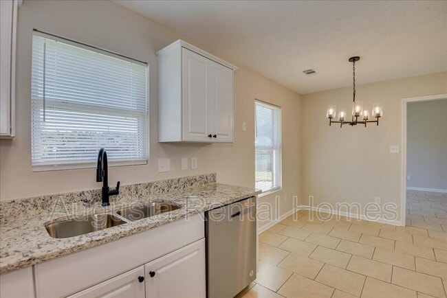 Building Photo - 4851 Jasmine Way