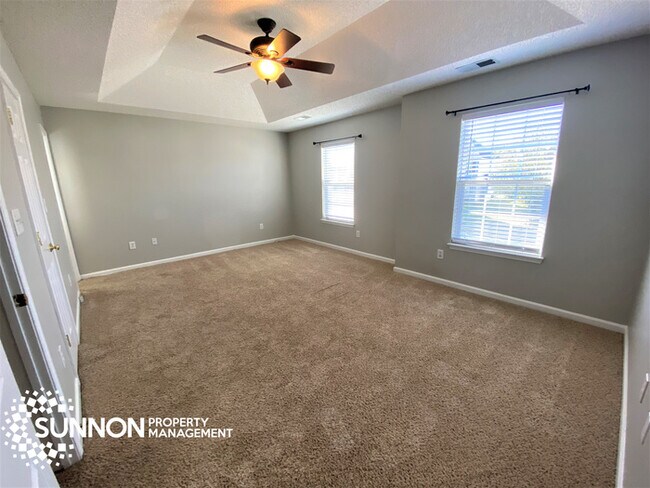 Building Photo - Adorable 3 BR 2.5 BA Updated House + Garage