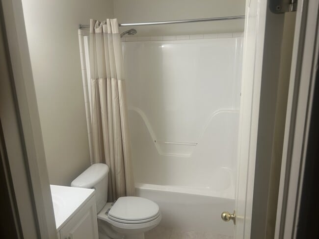 Building Photo - 8908 Asheville Dr