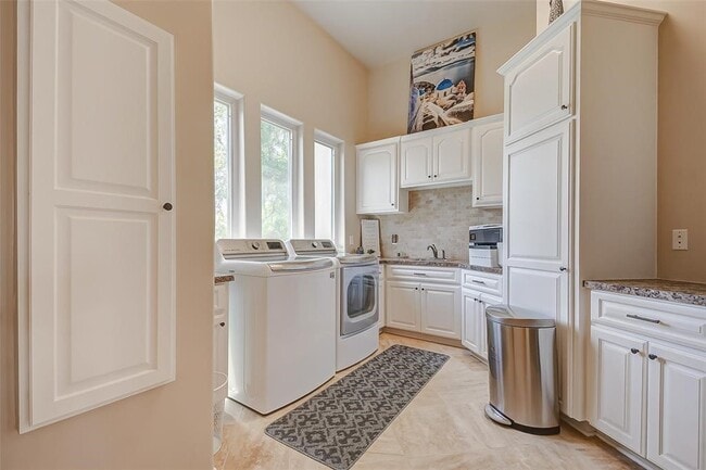 Building Photo - 33202 W Haddon Ct