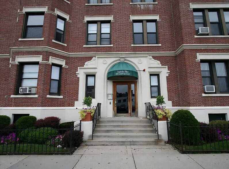 Building Photo - 439 Cambridge St