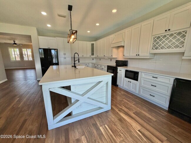 Building Photo - 1453 Santa Anna St SE