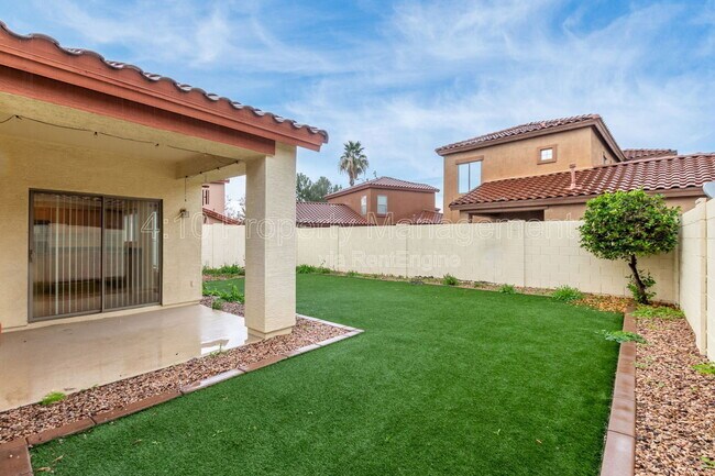 Building Photo - 2644 E Chester Dr