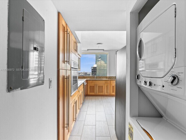 Building Photo - 1541 Brickell Ave