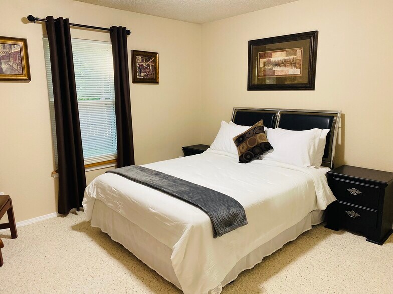 Building Photo - 104 Ivy Pl