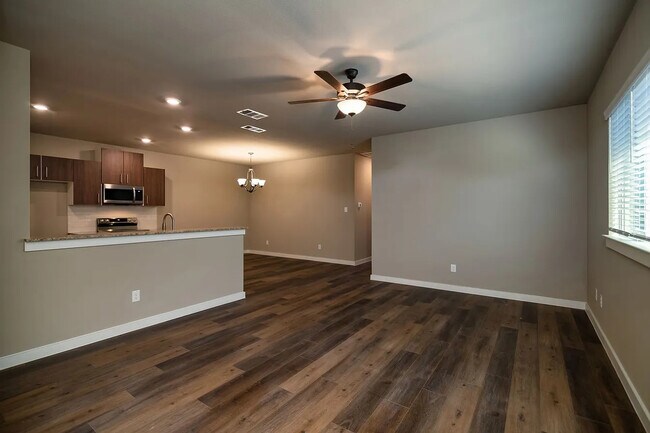 Building Photo - 621 Fallow Dr
