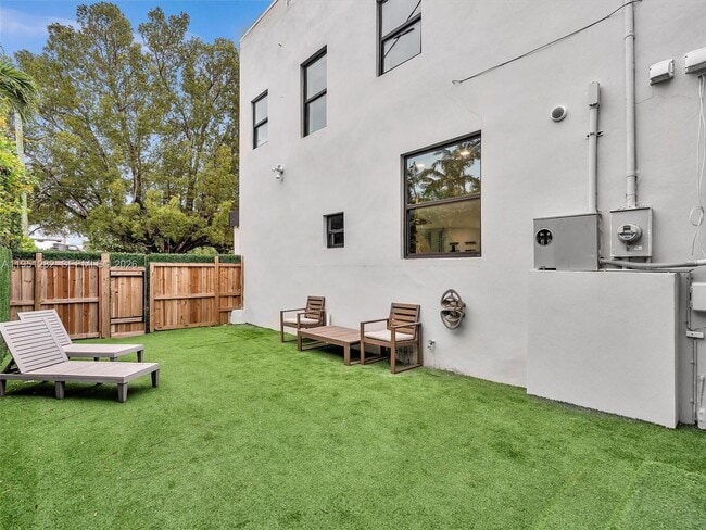 Building Photo - 3010 Alton Rd