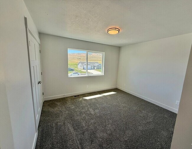 Building Photo - 242 N 900 W