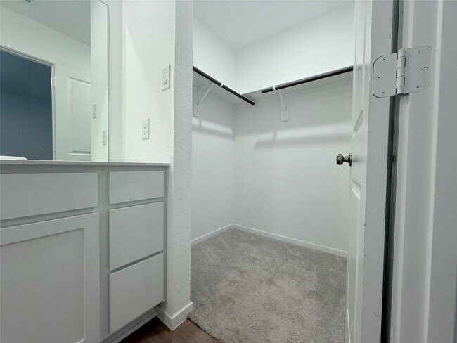 Building Photo - 21511 Carosella Dr