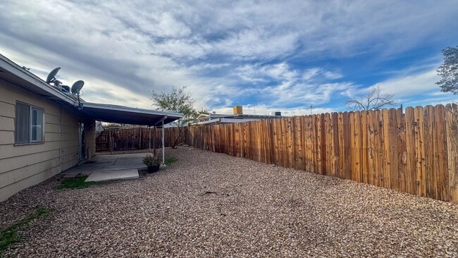 Building Photo - 3-Bed, Single Story Home in NON-HOA community