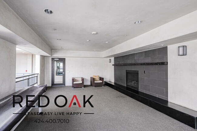 Building Photo - 5837 W Sunset Blvd