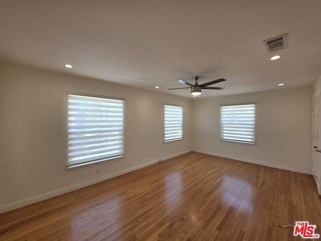 Building Photo - 102 Gaviota Ave