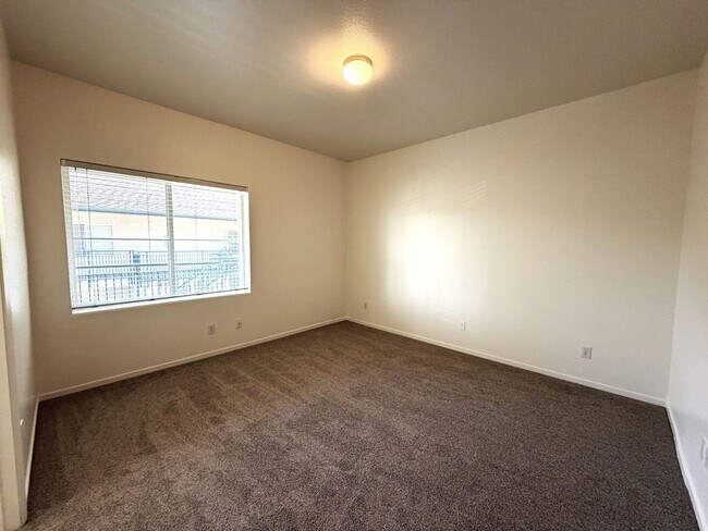 Building Photo - l31400