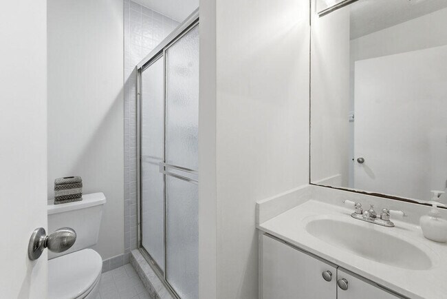 Building Photo - 5562 Reynolds Rd