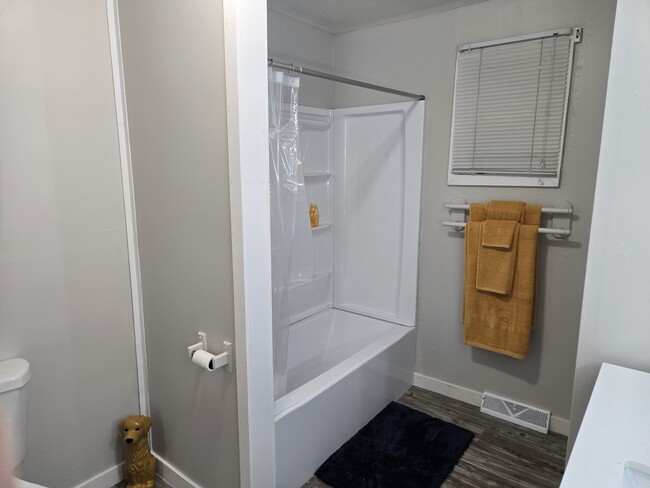 Building Photo - 1062 Aquetuck Rd