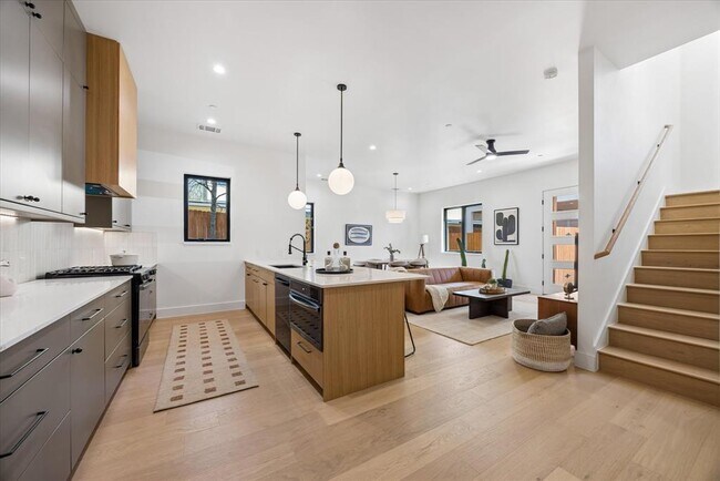 Building Photo - 4416 S 1st St