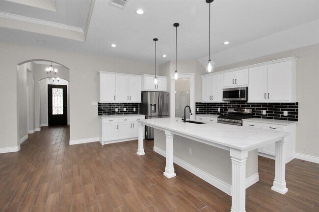 Building Photo - 14922 Indian Hill Trail