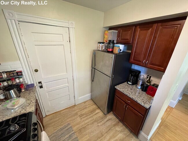 Building Photo - 8 Craigie Cir