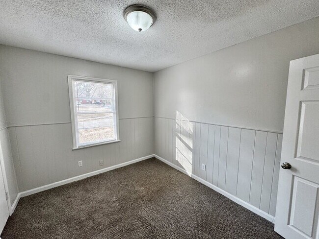 Building Photo - 3462 Mark Twain St