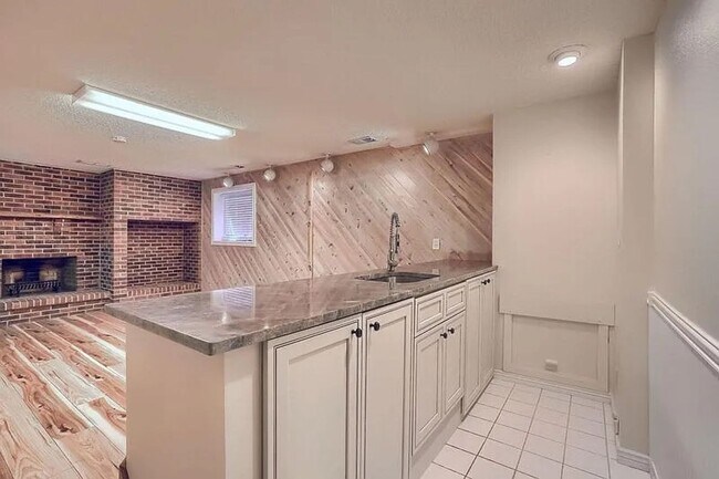 Building Photo - August 2026 Lakewood 5 Bedroom 2.5 Bathroom House with HUGE Backyard