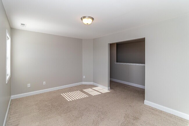 Building Photo - STUNNING & SPACIOUS! GANDER LAKE 4 BR | 3 BA IN PIKEVILLE SCHOOL DISTRICT *LAWN CARE INCLUDED!*