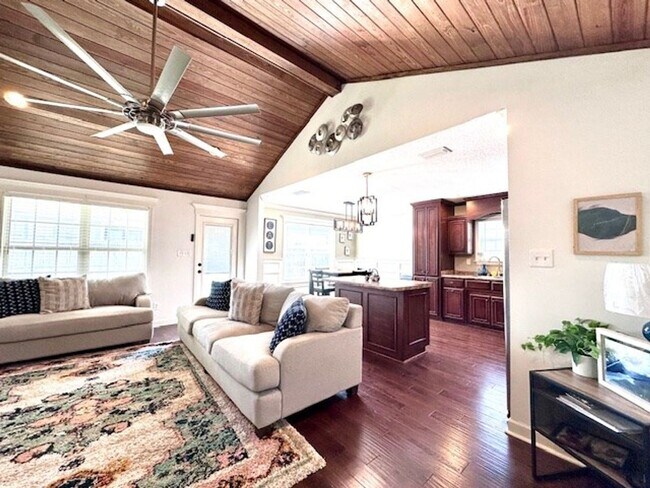 Building Photo - Charming 3BR/2BA Home with Vaulted Wood Ceiling, Island Kitchen & Privacy Fence – Nelson Hill Sub...
