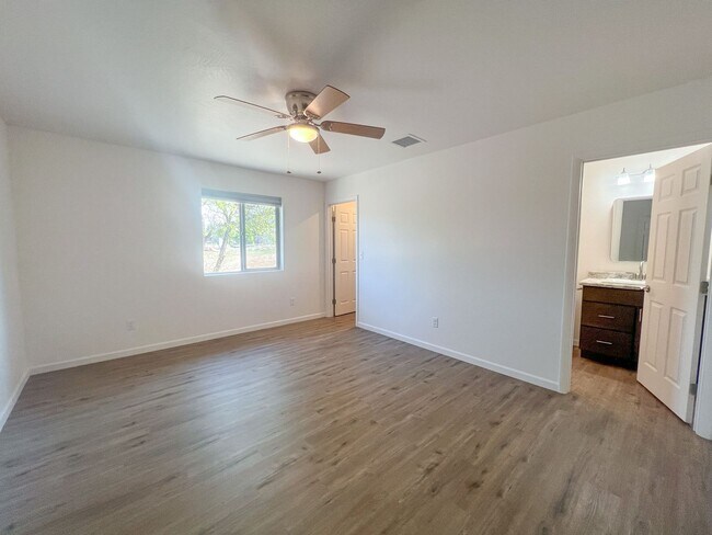 Building Photo - DUPLEX APARTMENT - RIMROCK/LAKE MONTEZUMA