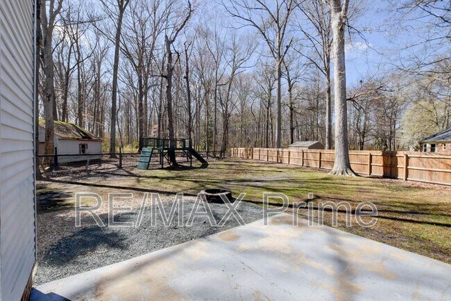 Building Photo - 412 Saddle Ct