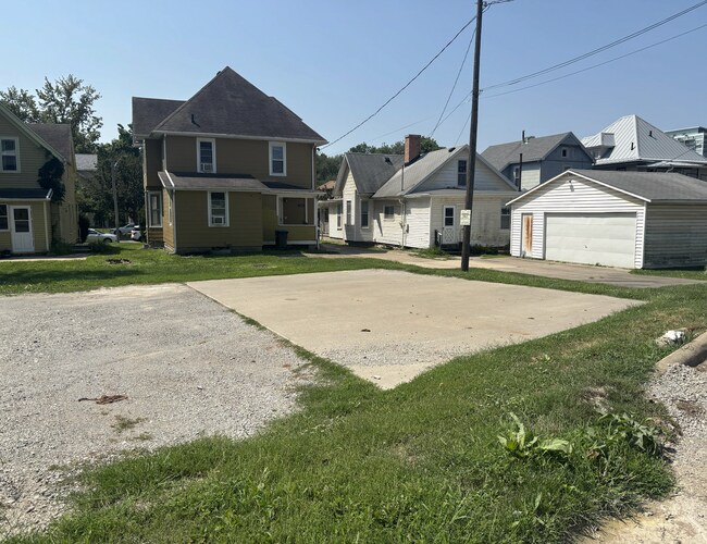 Building Photo - 714 Iowa Ave