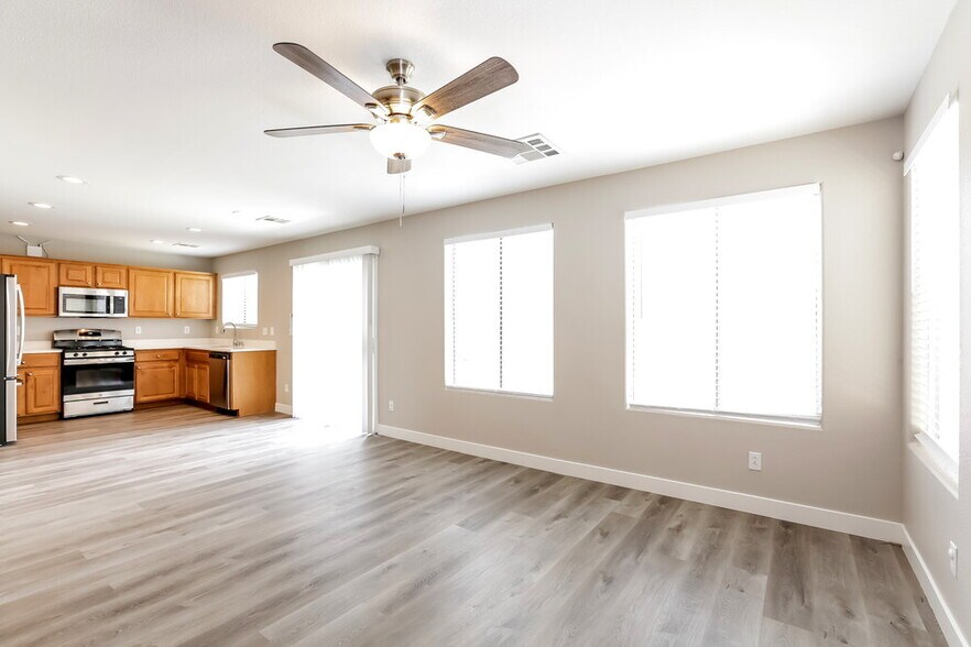 Building Photo - 8457 Spencer Canyon St